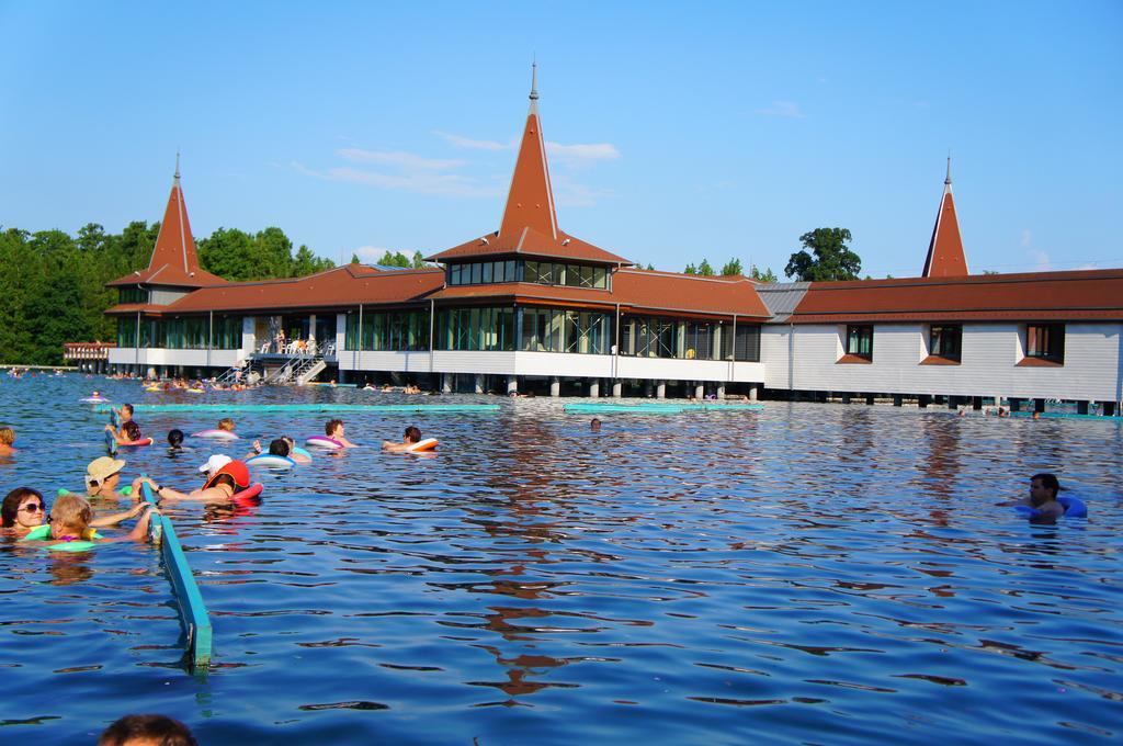 Valloris Apartments Heviz Bagian luar foto