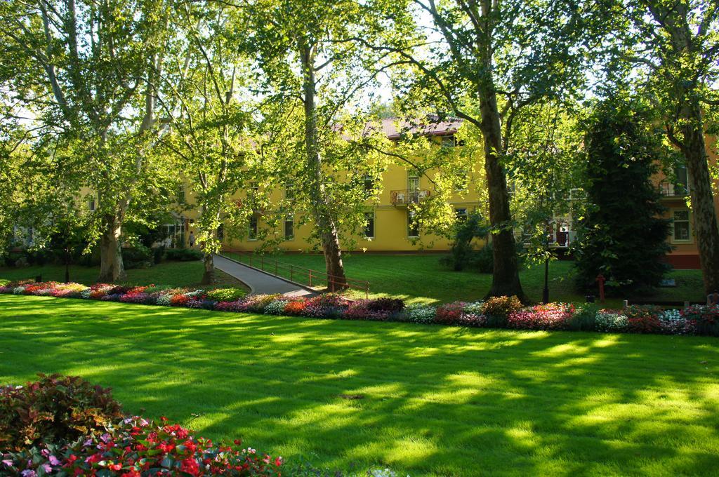 Valloris Apartments Heviz Bagian luar foto